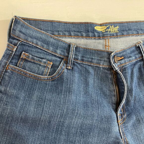 Old Navy Shorts Women’s 8R Blue Denim The Flirt Cuffed Bermuda Casual - Picture 4 of 9